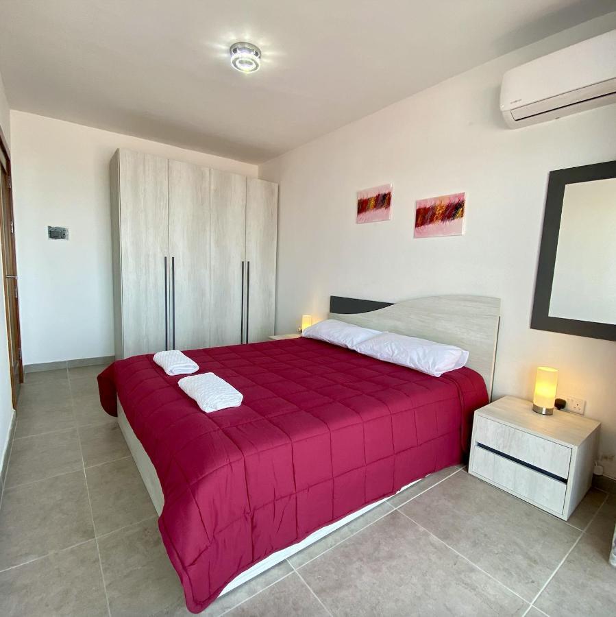 F1 1 Lovely Room, Bathroom And Living Shared Saint Julian's エクステリア 写真